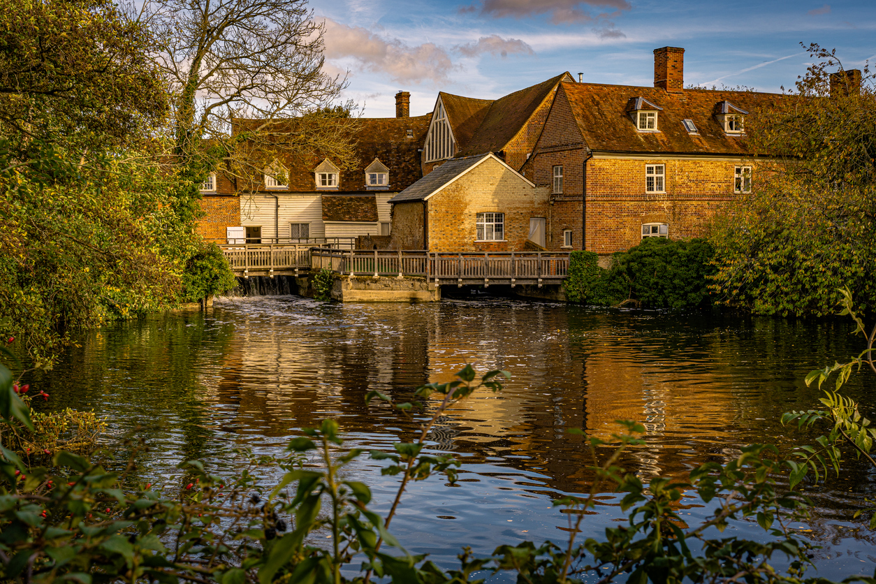 A rural image of Constable Country in the heart of Suffolk. Featuring a house and a river